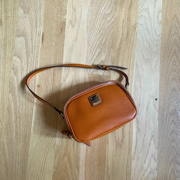 Dooney & Bourke leather shoulder bag - Picture 1 of 8